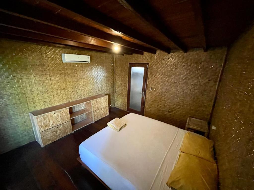 The Golden Ave Bungalow Джили Трауанган Стая снимка